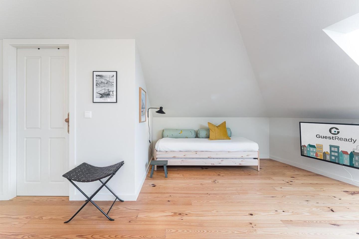 Guestready - Spacious And Modern Apt W/ Skylight ポルト エクステリア 写真