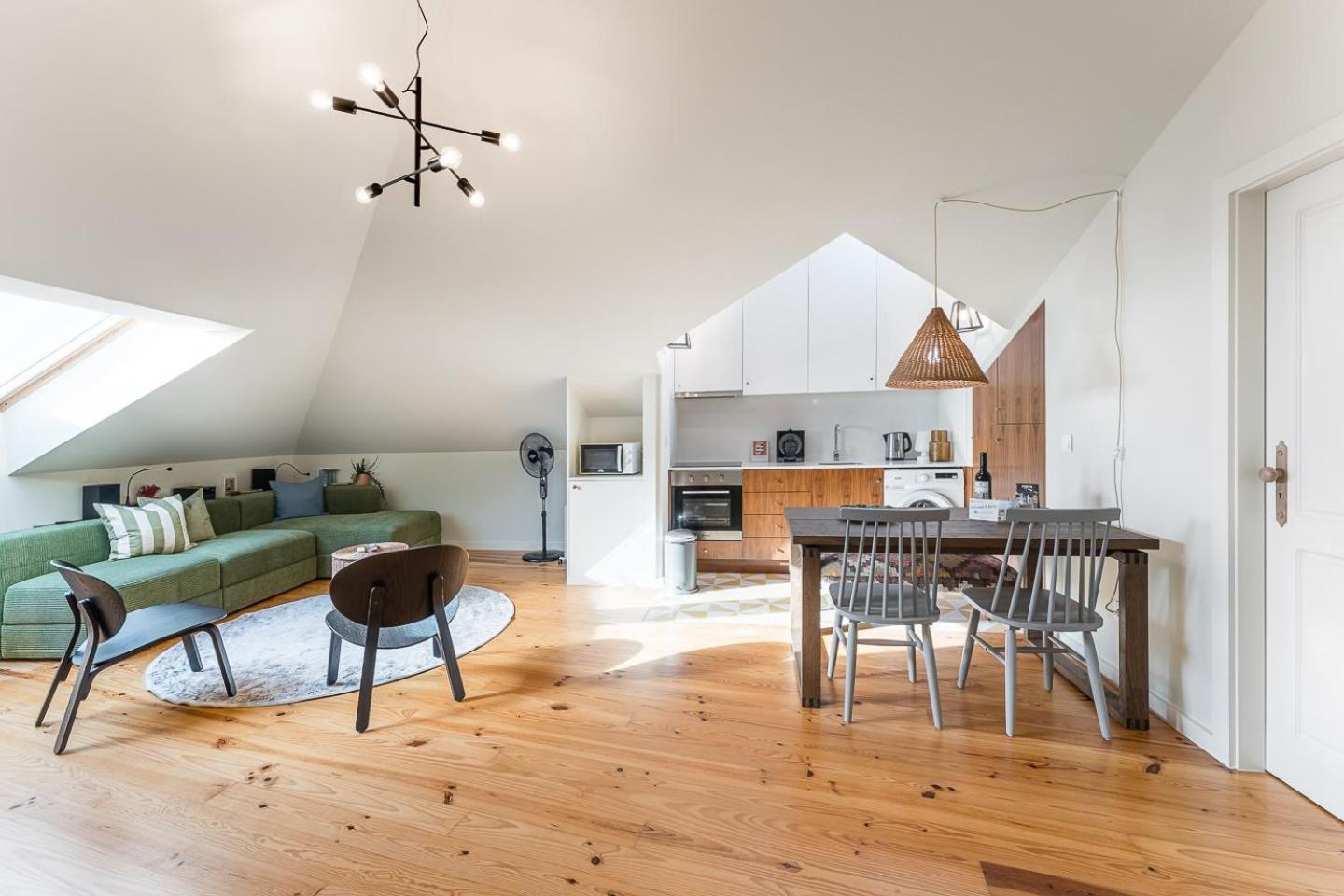 Guestready - Spacious And Modern Apt W/ Skylight ポルト エクステリア 写真