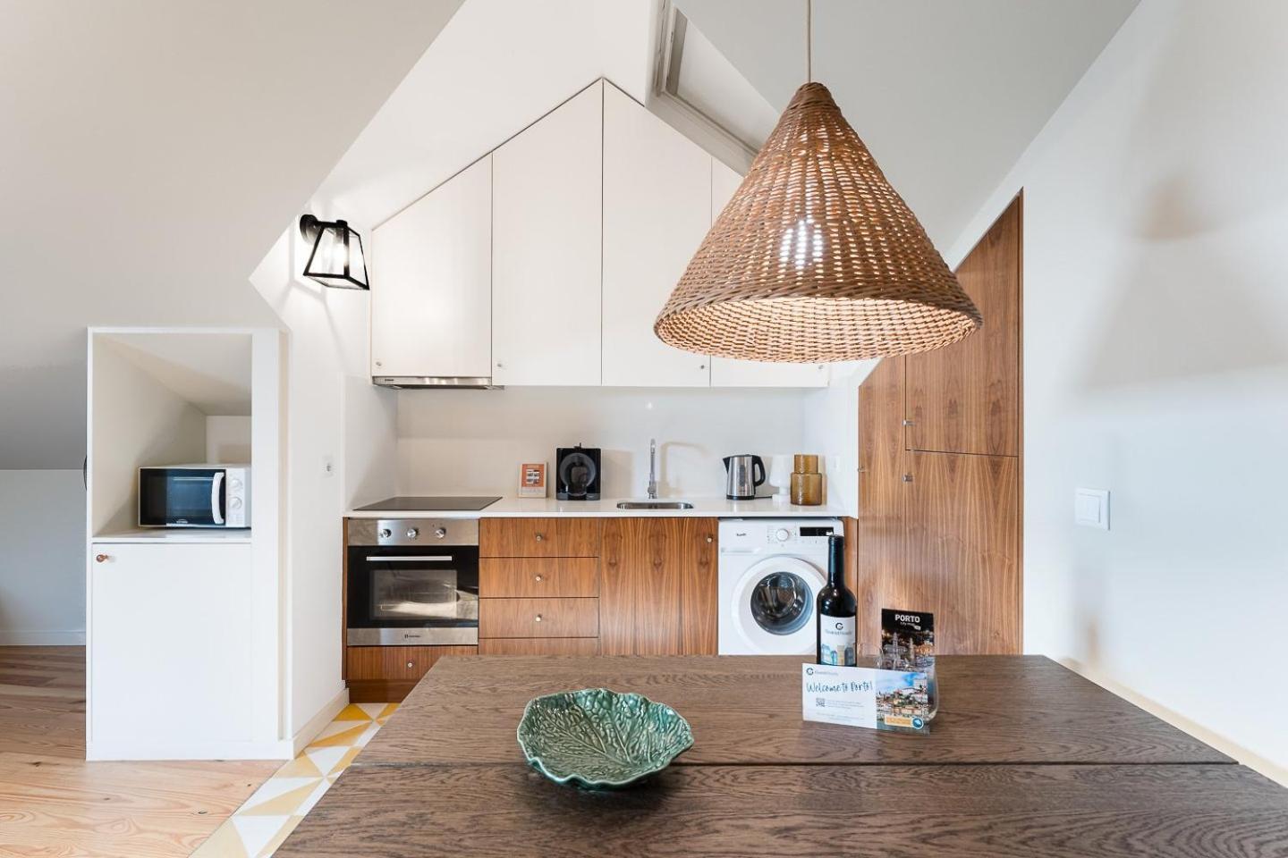 Guestready - Spacious And Modern Apt W/ Skylight ポルト エクステリア 写真