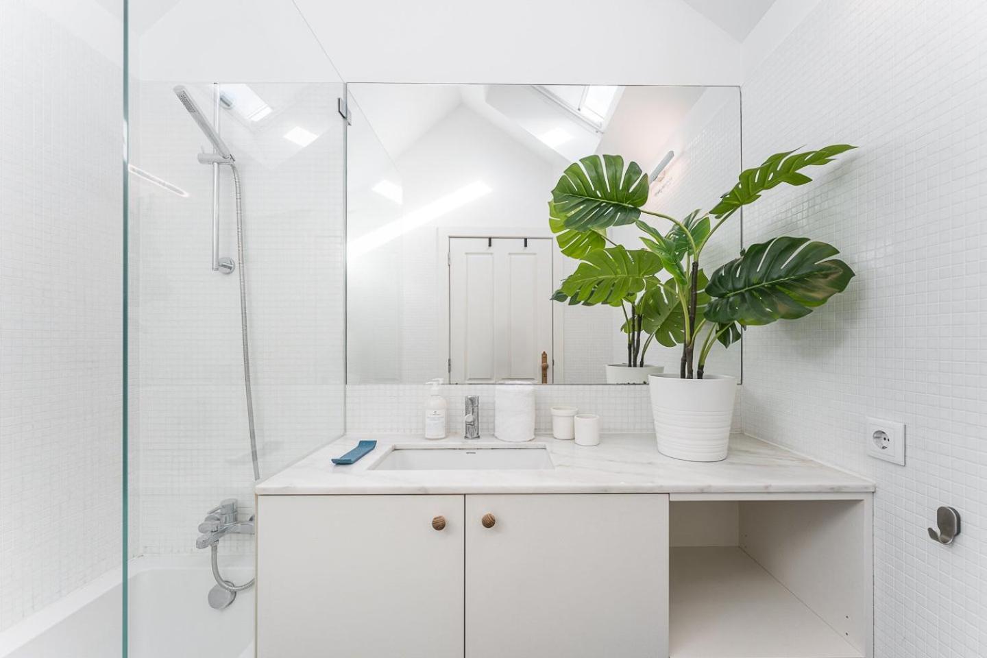 Guestready - Spacious And Modern Apt W/ Skylight ポルト エクステリア 写真